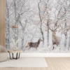 Viltmålning i snöig vinter Hjort i den vita skogen - huvudproduktbild